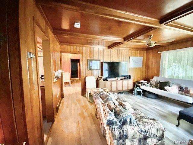 512 N CANAL Street, Chesaning, MI 48616 — Photo 2