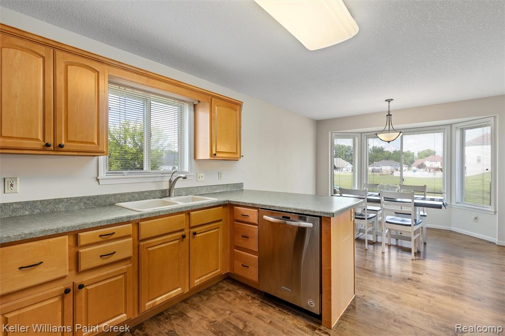 7537 Waterfall Drive, Grand Blanc, MI 48439 — Photo 10