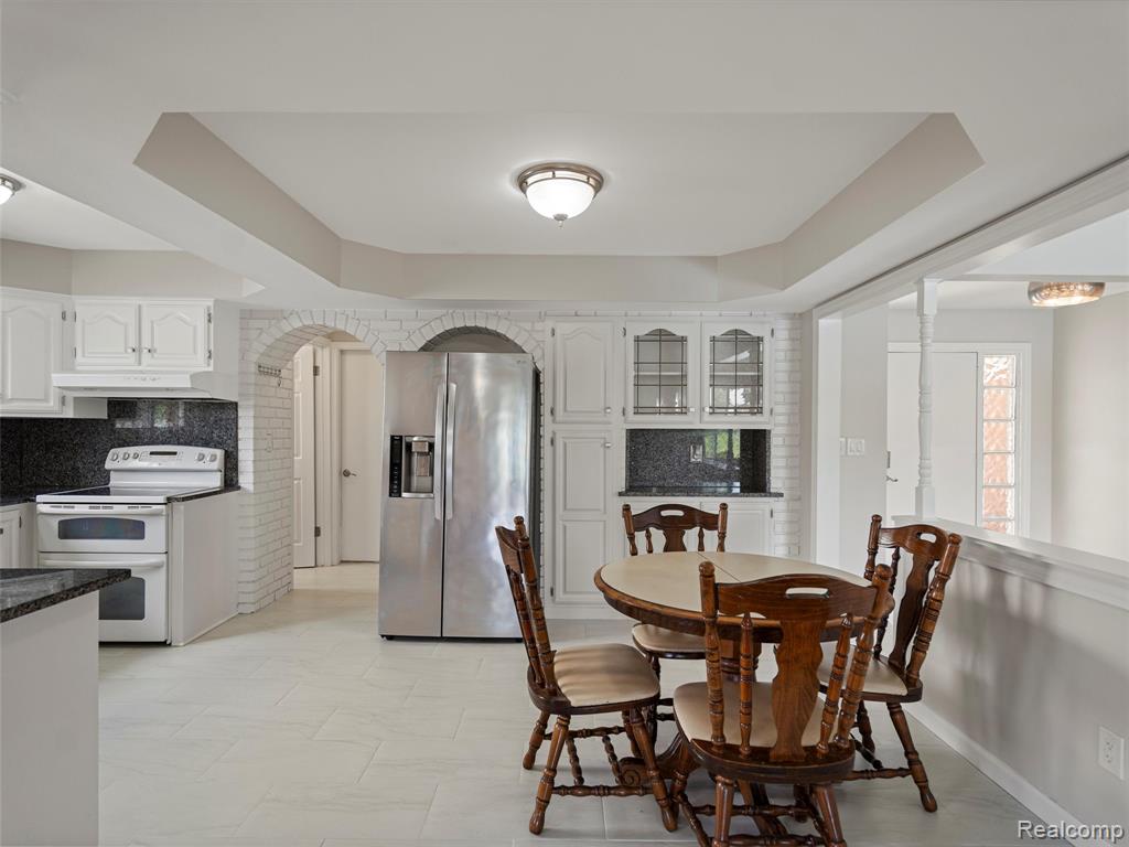 4971 Chadbourne Drive, Sterling Heights, MI 48310 — Photo 32