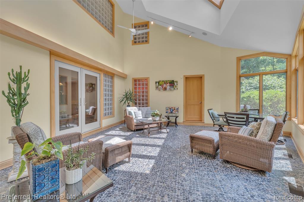 12196 Woodline Drive, Fenton, MI 48430 — Photo 31