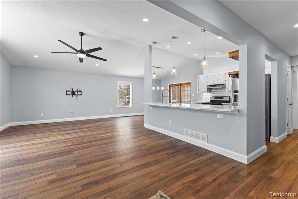 870 Alpine Drive, Brighton, MI 48116 — Photo 4