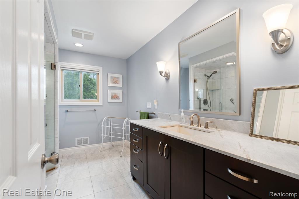 39664 Cadborough Drive, Clinton Twp, MI 48038 — Photo 23