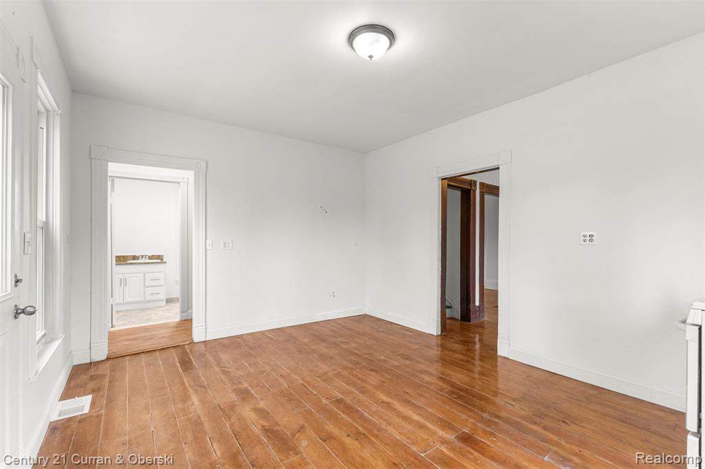 8004 N Farmington Road, Westland, MI — Photo 10
