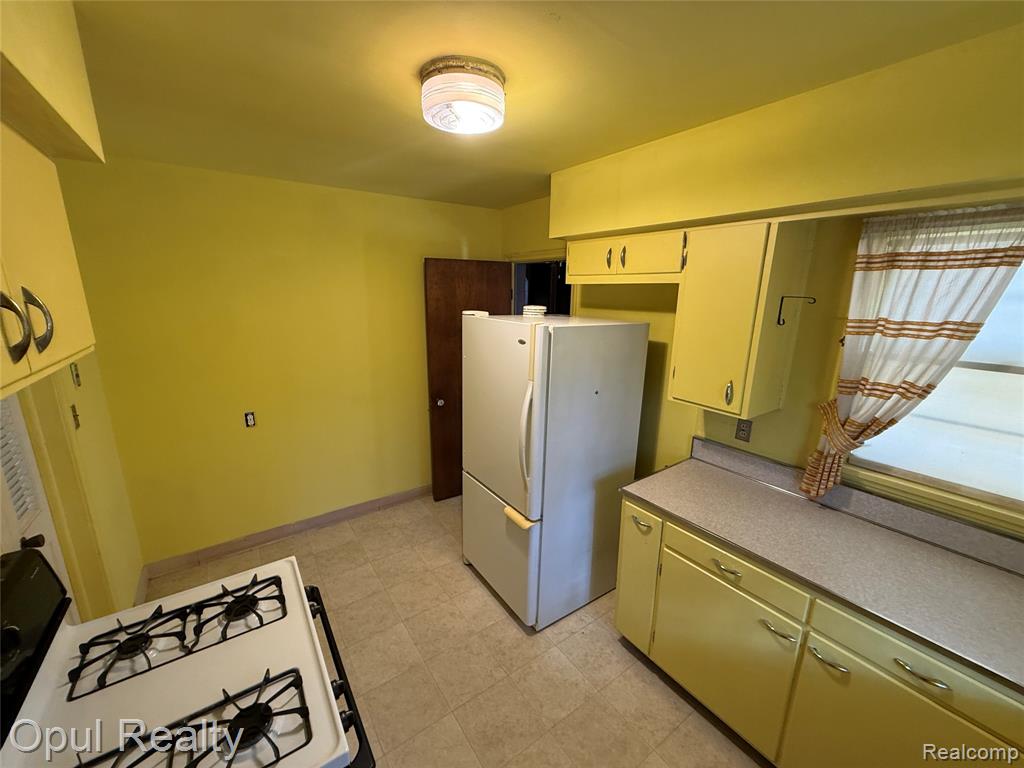 42550 Clemons Drive, Plymouth, MI 48170 — Photo 22