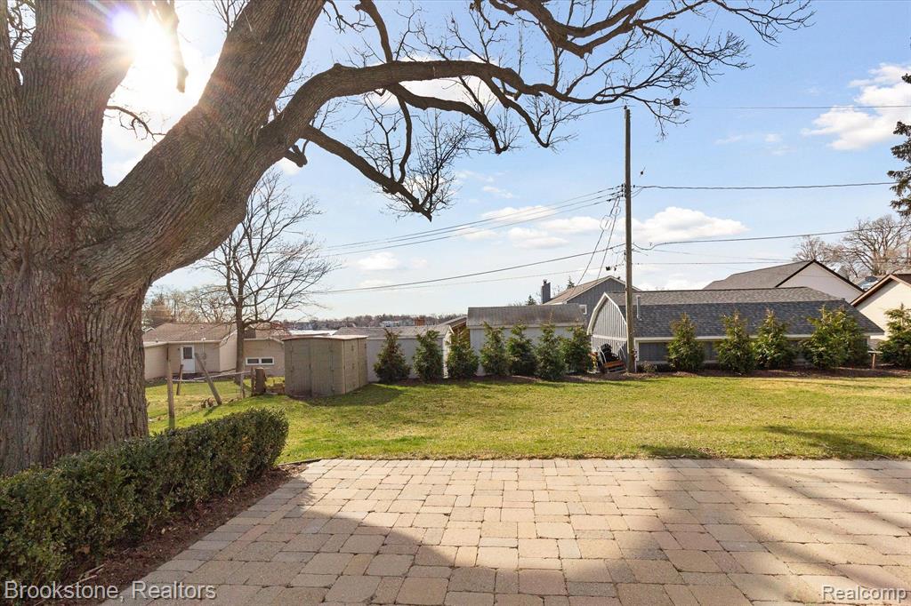 633 DETROIT Avenue, Lake Orion, MI 48362 — Photo 77