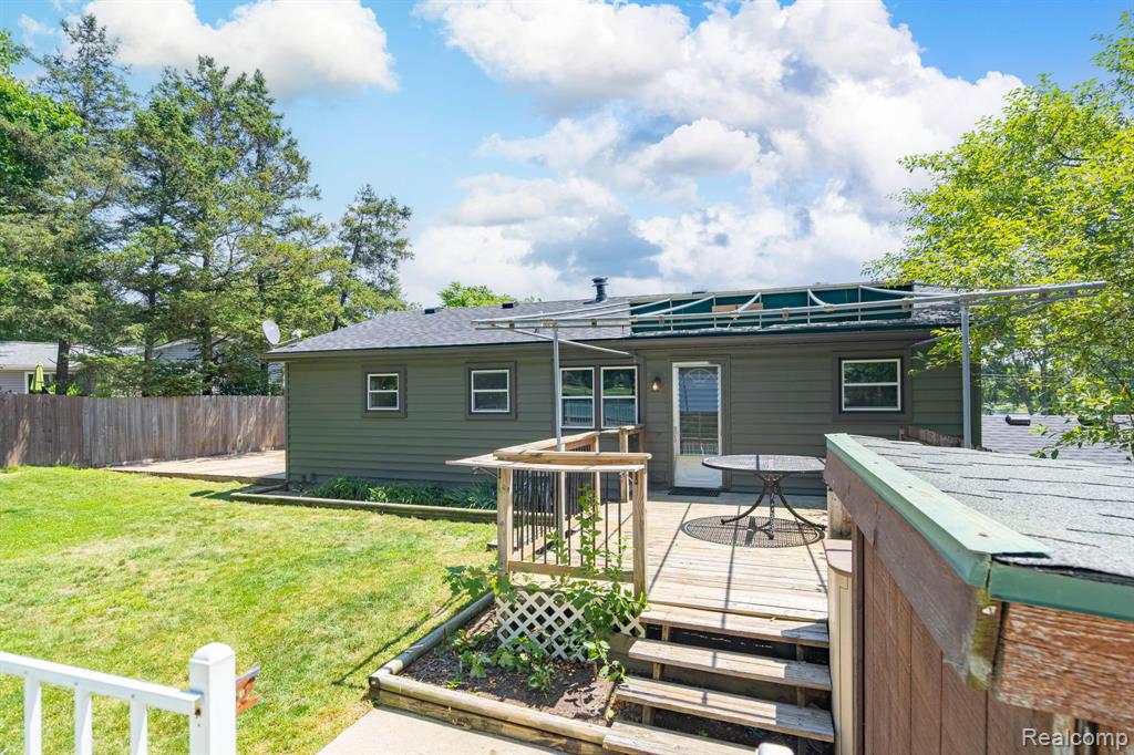 4069 Loch Drive, Highland, MI — Photo 33
