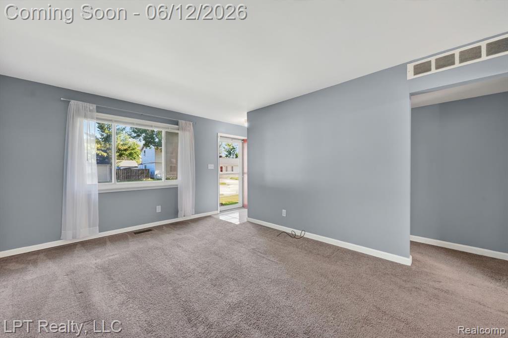806 E Barrett Avenue, Madison Heights, MI 48071 — Photo 8