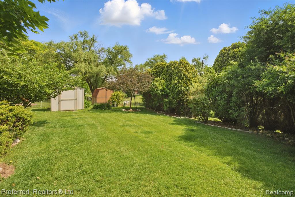 8530 Elmhurst Street, Canton, MI 48187 — Photo 35