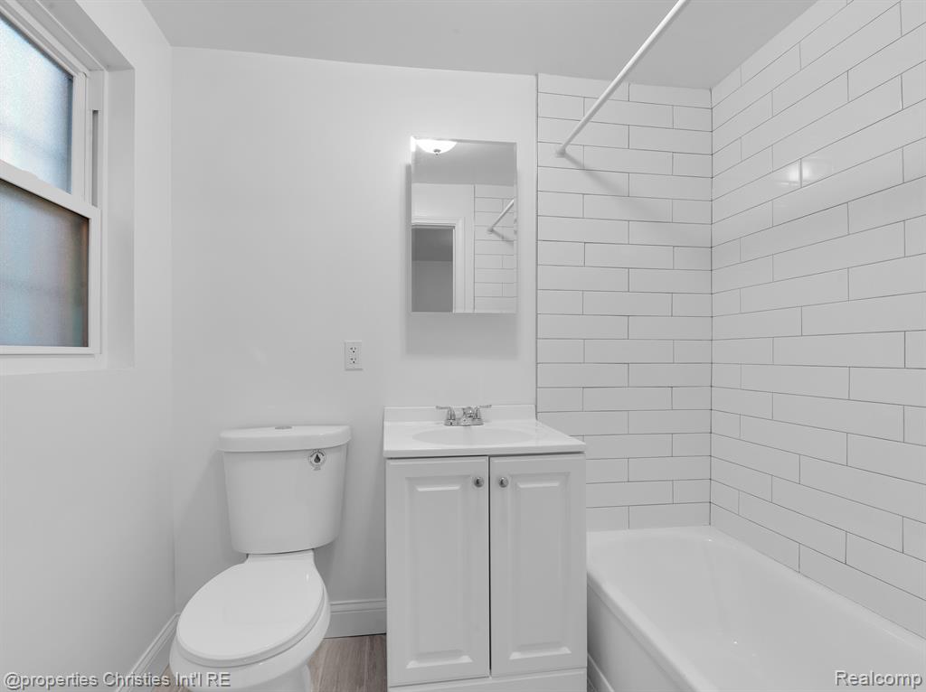 44 HIGHLAND Street, Highland Park, MI 48203 — Photo 9