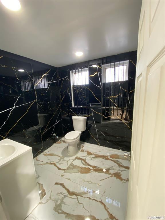 18421 LAHSER Road, Detroit, MI 48219 — Photo 24