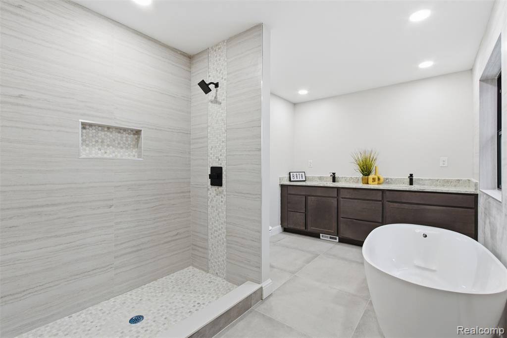 23708 Lexington Avenue, Eastpointe, MI 48021 — Photo 26
