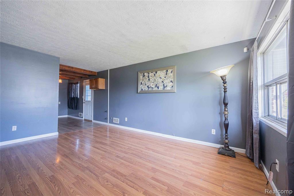 23300 N Brookside Drive, Dearborn Heights, MI 48125 — Photo 5