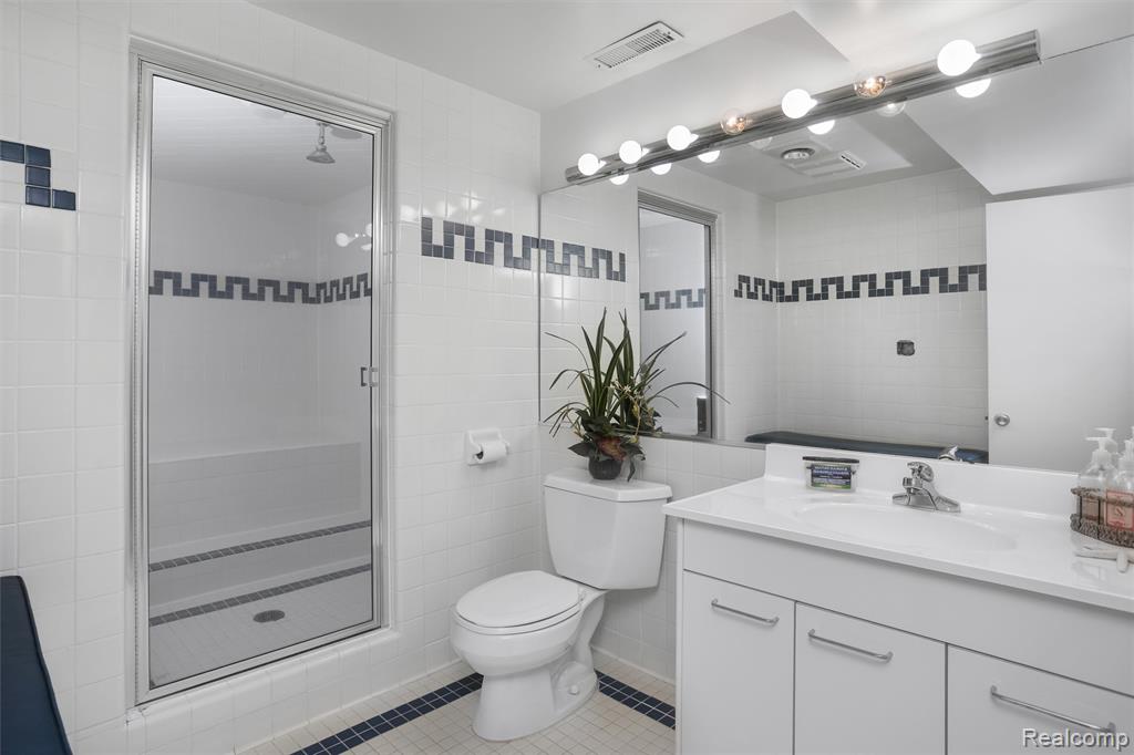 7273 Creeks Bend Court, West Bloomfield, MI — Photo 24