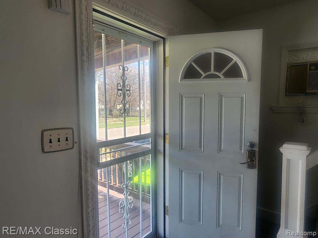 472 S JESSIE Street, Pontiac, MI 48341 — Photo 5