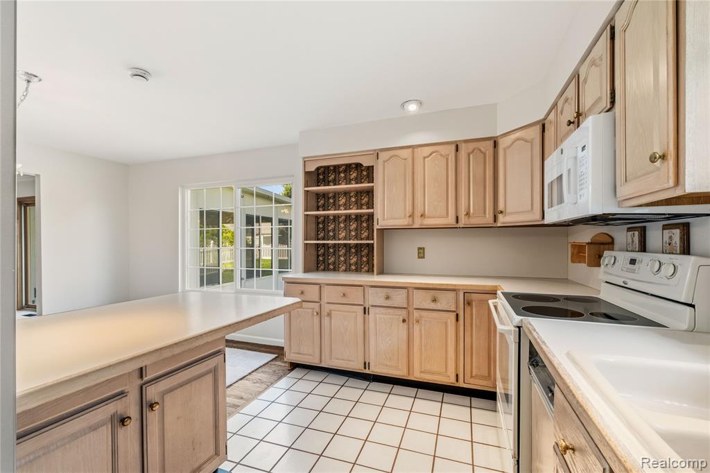42352 Park Ridge Road, Novi, MI — Photo 13