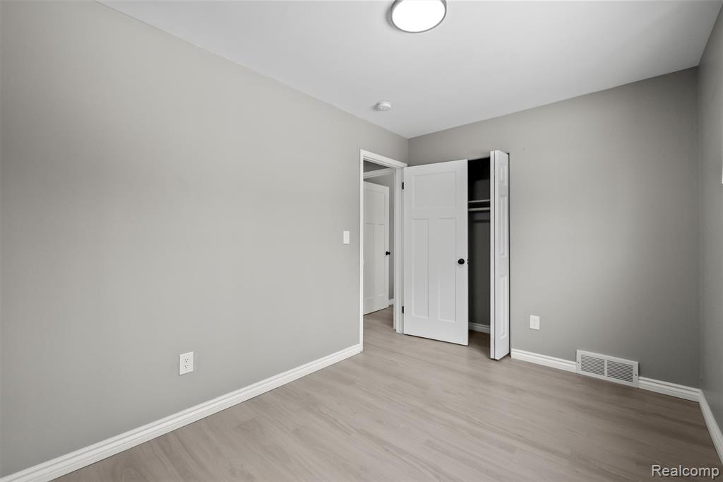 6415 Plainview Avenue, Detroit, MI 48228 — Photo 29