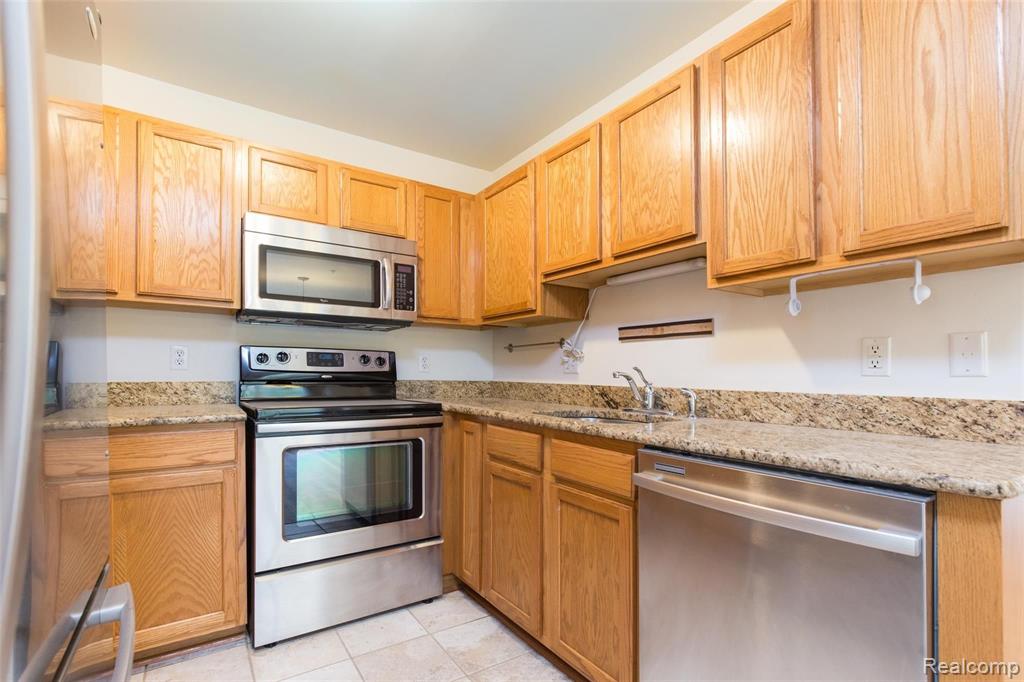 1933 LINDSAY Lane, Ann Arbor, MI 48104 — Photo 11