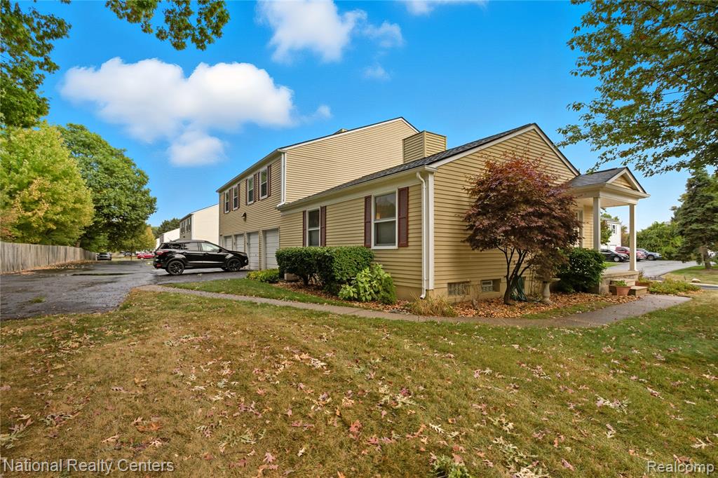 1493 Mariner Drive, Walled Lake, MI 48390 — Photo 3