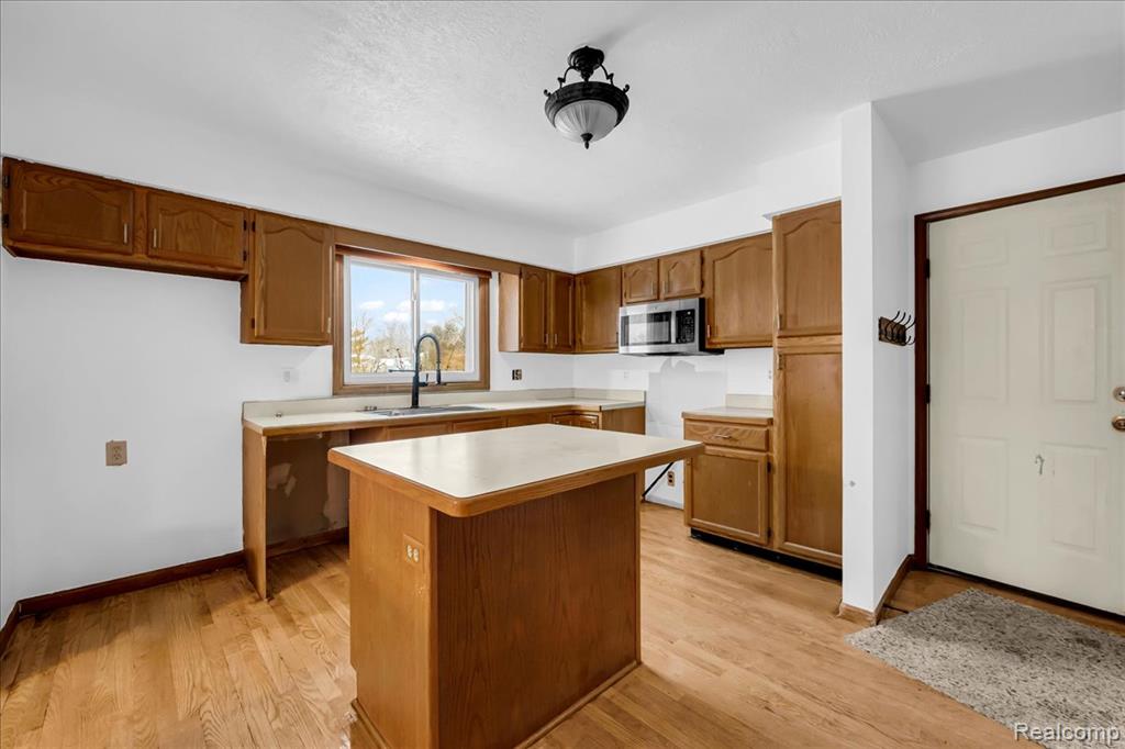 9416 Wildwood Lake Drive, Whitmore Lake, MI 48189 — Photo 8