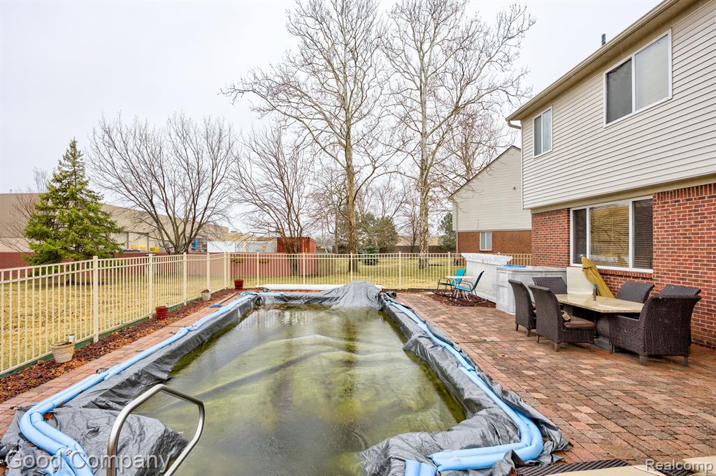 755 OAK POINT Lane, Madison Heights, MI 48071 — Photo 66