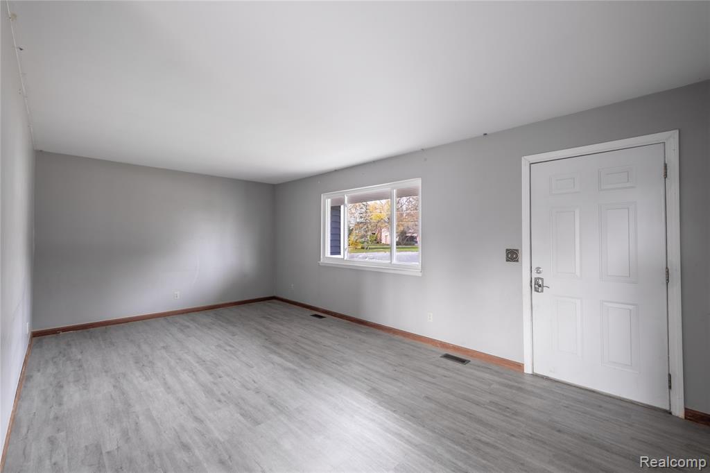 7121 S Fork Drive, Swartz Creek, MI 48473 — Photo 16