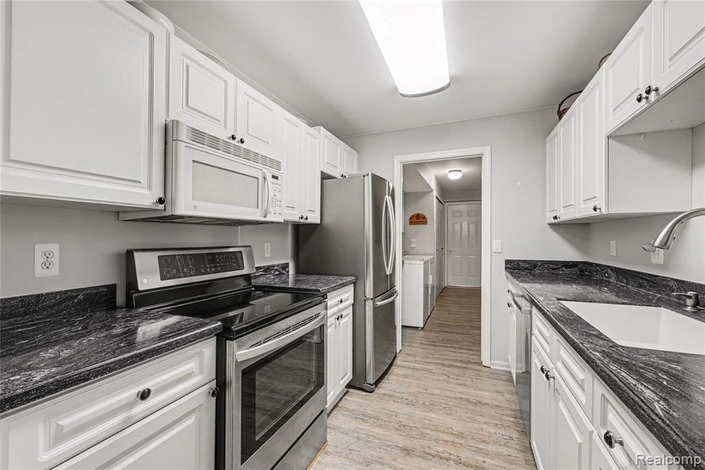4578 Berkshire Drive, Sterling Heights, MI 48314 — Photo 13
