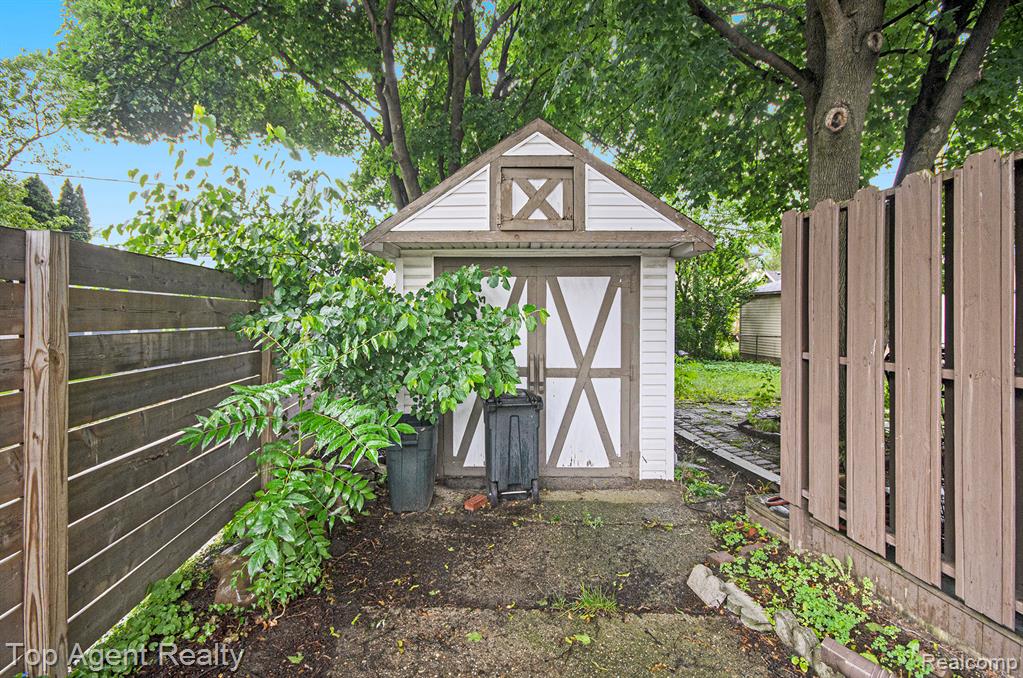 525 Marlin Avenue, Royal Oak, MI 48067 — Photo 22