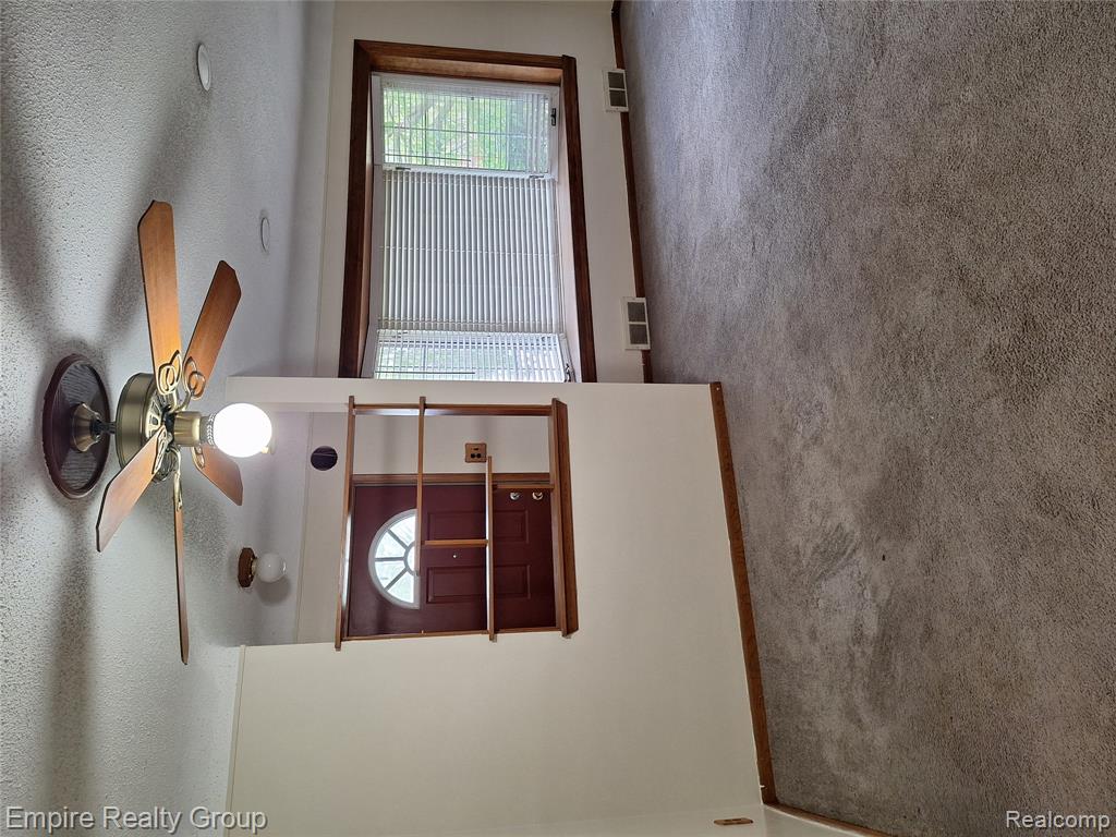 8547 Kinloch Street, Dearborn Heights, MI 48127 — Photo 8