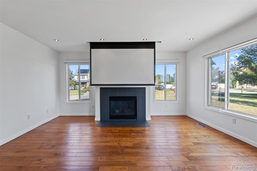 758 Pine Ridge Lane, Madison Heights, MI 48071 — Photo 11