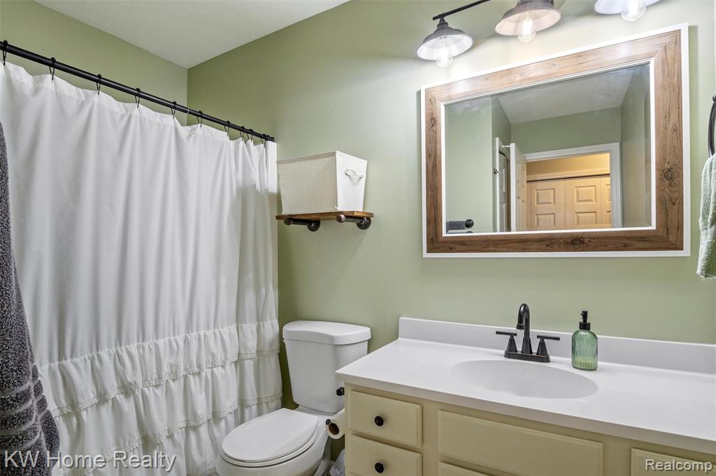 500 Clearwater Drive, Perry, MI 48872 — Photo 23