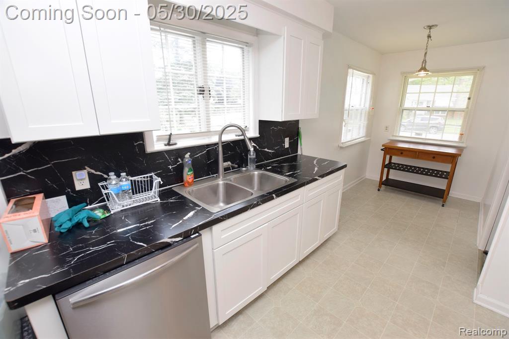 624 MAXINE Street, Flint, MI 48503 — Photo 5