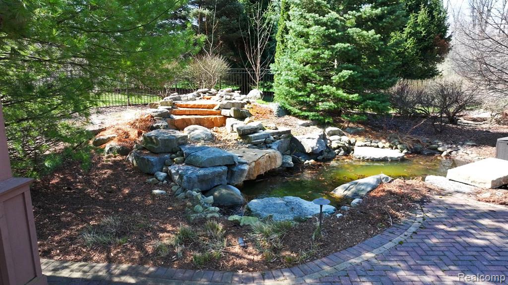 7286 Brentwood Court, Ypsilanti, MI 48198 — Photo 14