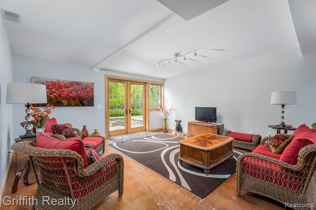 8104 PARKER Road, Saline, MI 48176 — Photo 27