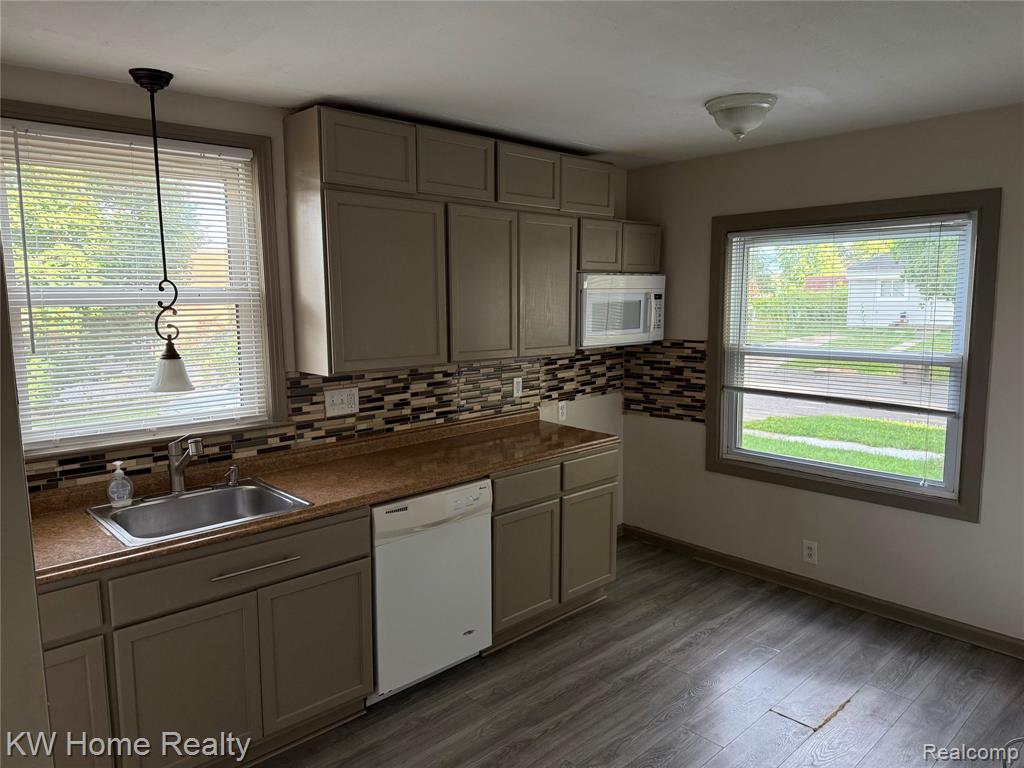 663 Lenox Avenue, Pontiac, MI 48340 — Photo 11