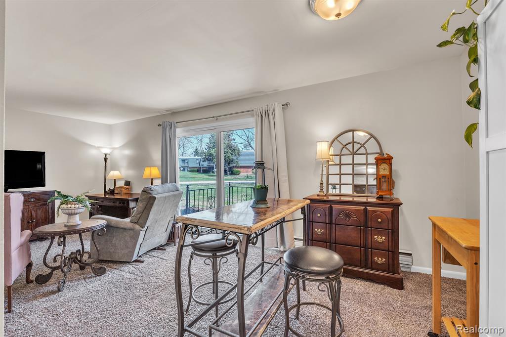 1842 COLONIAL VILLAGE Way, 2, Waterford, MI 48328 — Photo 12