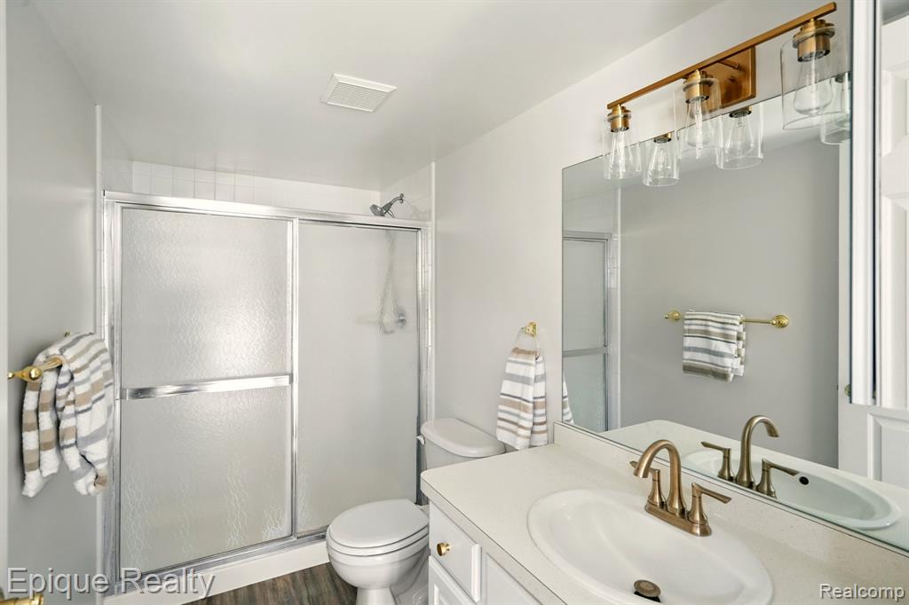 4977 OAK HILL Drive, Waterford, MI 48329 — Photo 15
