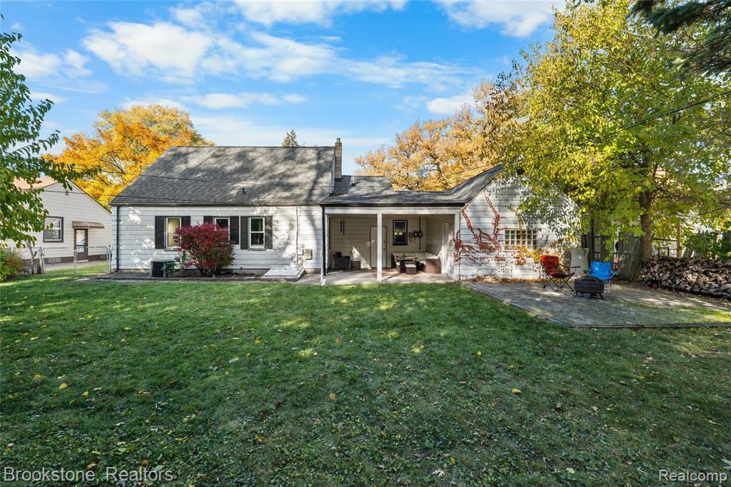 800 E BERNHARD Avenue, Hazel Park, MI 48030 — Photo 25