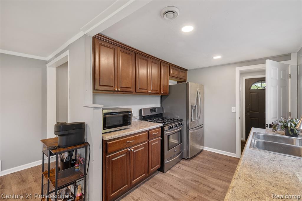 2830 Deland Road, Waterford, MI 48329 — Photo 10