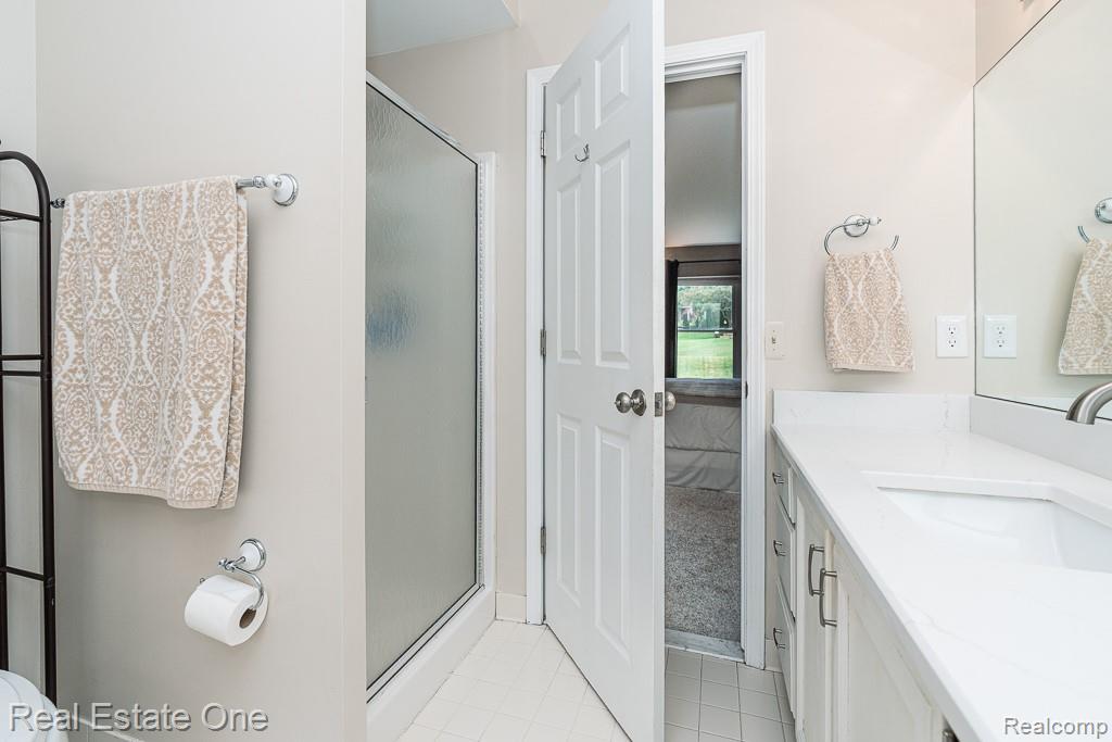 1043 Ridgeview Circle, Lake Orion, MI 48362 — Photo 23