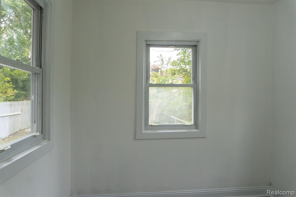 3927 SAINT CLAIR Street, Detroit, MI 48214 — Photo 12