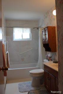 456 W OTIS Avenue, Hazel Park, MI 48030 — Photo 16