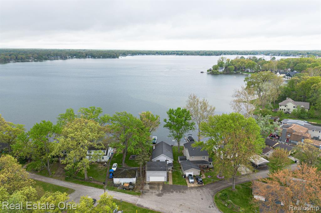 10194 Elmcrest Road, Whitmore Lake, MI 48189 — Photo 2