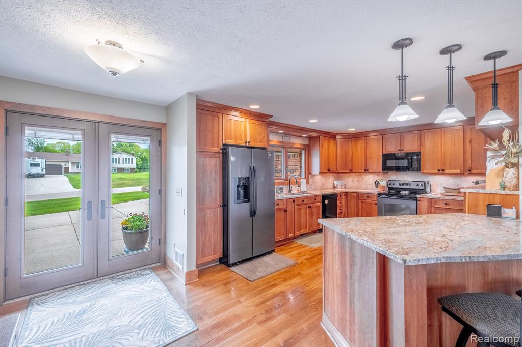 7488 DRIFTWOOD Drive, Fenton, MI 48430 — Photo 9