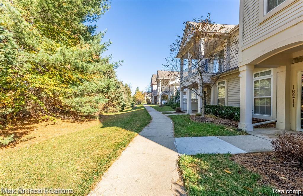 16211 ADDINGTON Drive, 192, Commerce Twp, MI 48390 — Photo 2