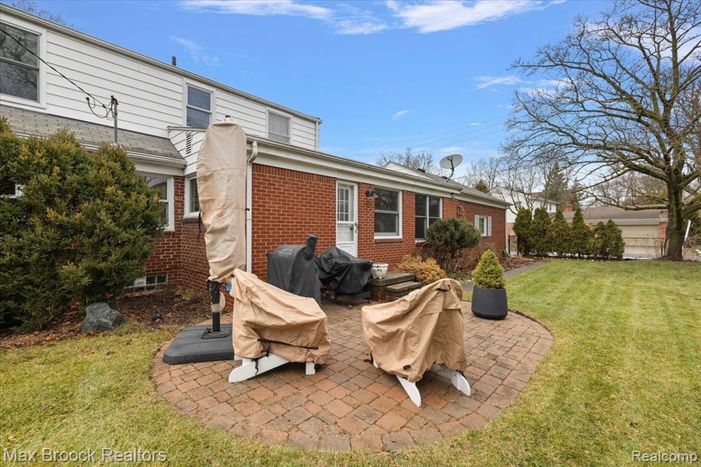 32350 Sheridan Drive, Beverly Hills, MI 48025 — Photo 30