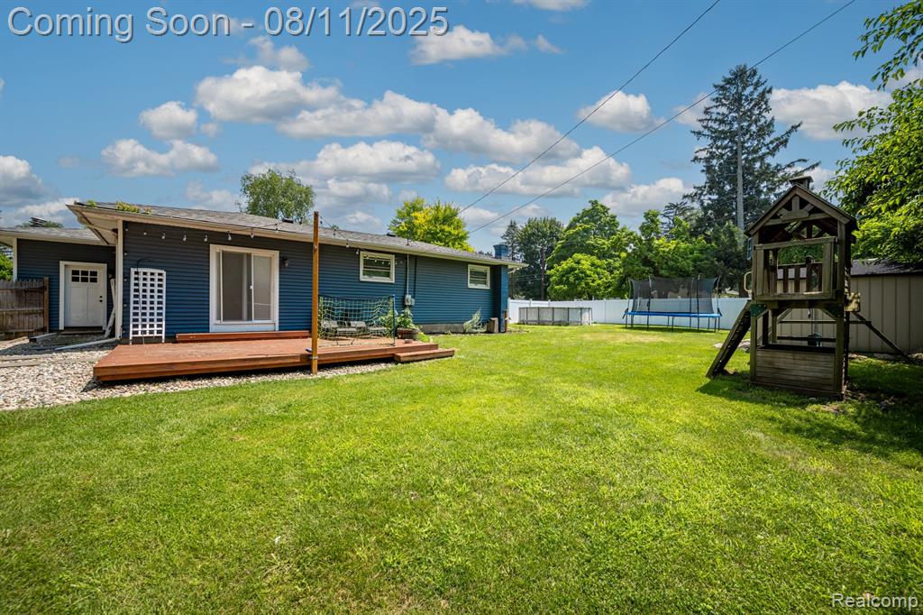 5021 Lakeborn Drive, White Lake, MI 48383 — Photo 11