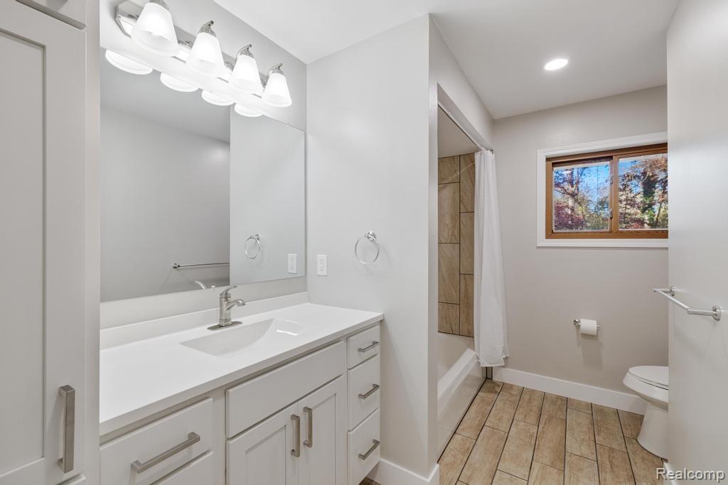 8695 Pacton Drive, Shelby Twp, MI 48317 — Photo 19