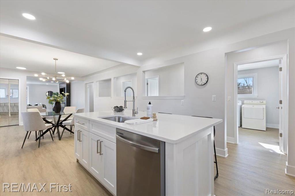 532 NICHOLS Road, Auburn Hills, MI 48326 — Photo 8