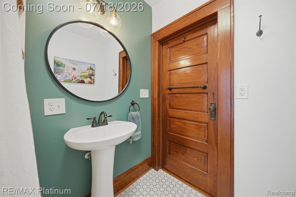 621 N Court Street, Howell, MI 48843 — Photo 45