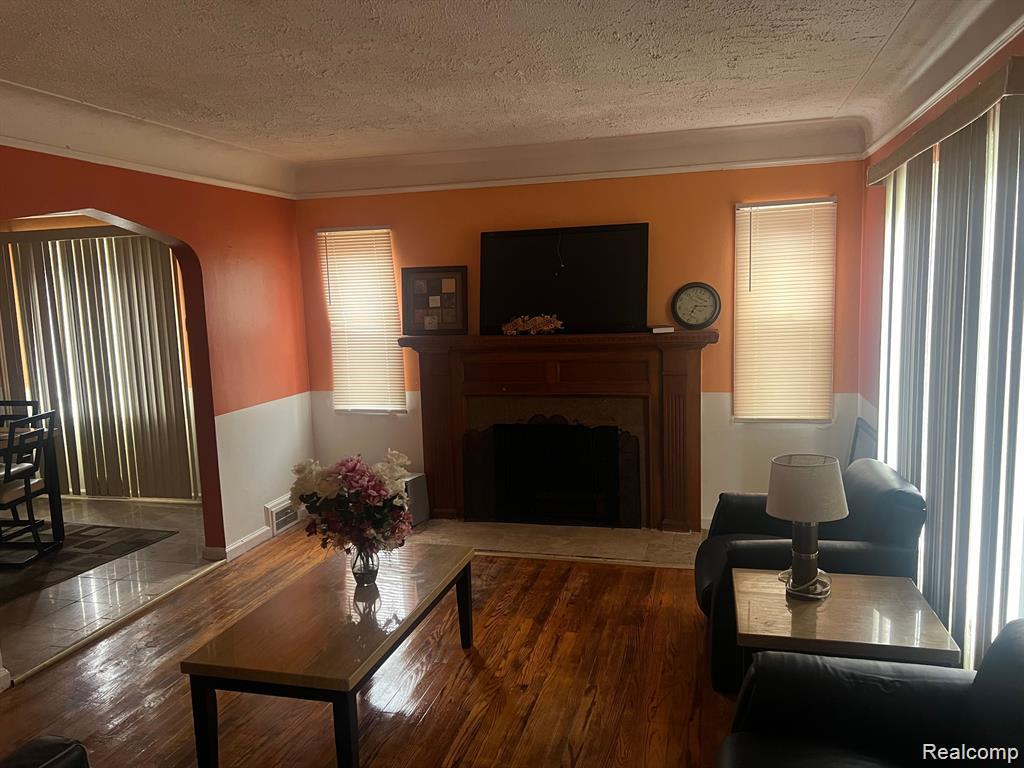 18693 WHITCOMB Street - Photo 4
